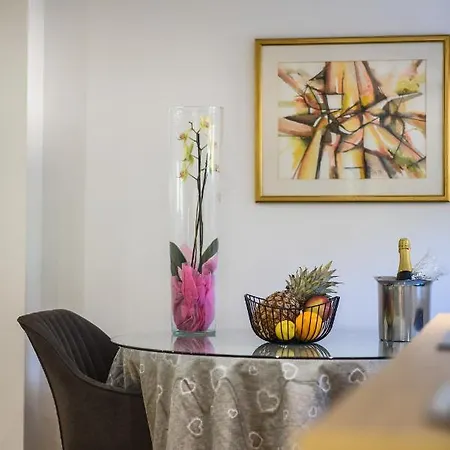 Maja Apartment *